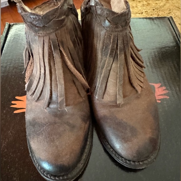 FREEBIRD LUCY FRINGE CLOGS - Picture 4 of 9